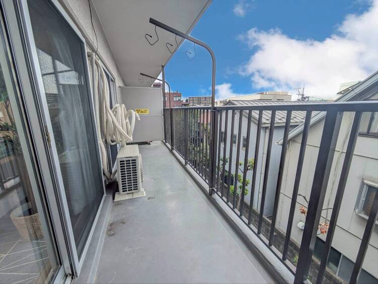 バルコニー 暮らしの中で、光と風を演出してくれるバルコニー。