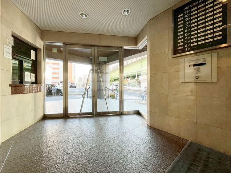 エントランス エントランス内部は、管理が行き届き清潔な共有スペースとなっています。