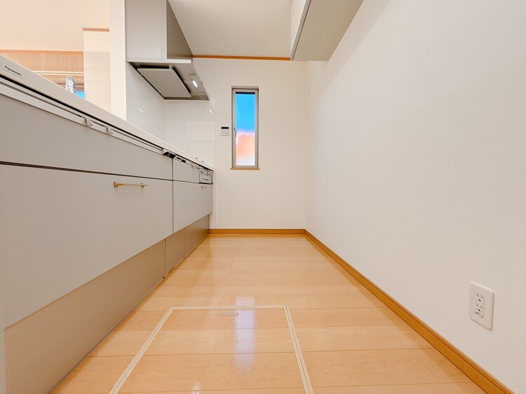 キッチン スマートな意匠と充実の機能を備えたキッチンが、暮らしにおいしい彩りを添えます。