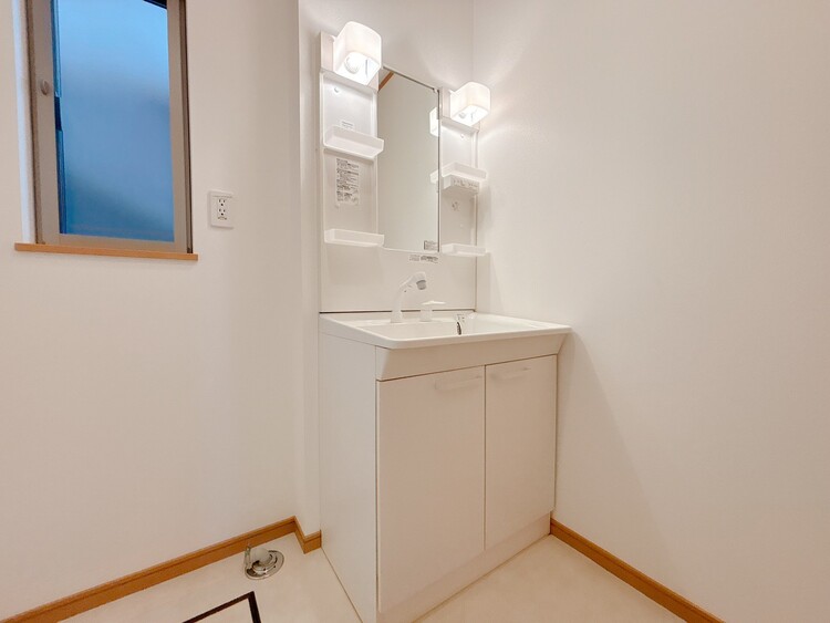 洗面 何かと物が増える場所だからこそ、スッキリと見映えの良い空間に。