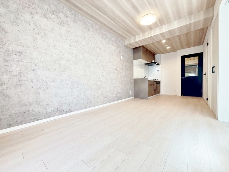 居間 忙しく過ぎゆく日常を置き去るほど、ゆったりした時間が流れるリビング。