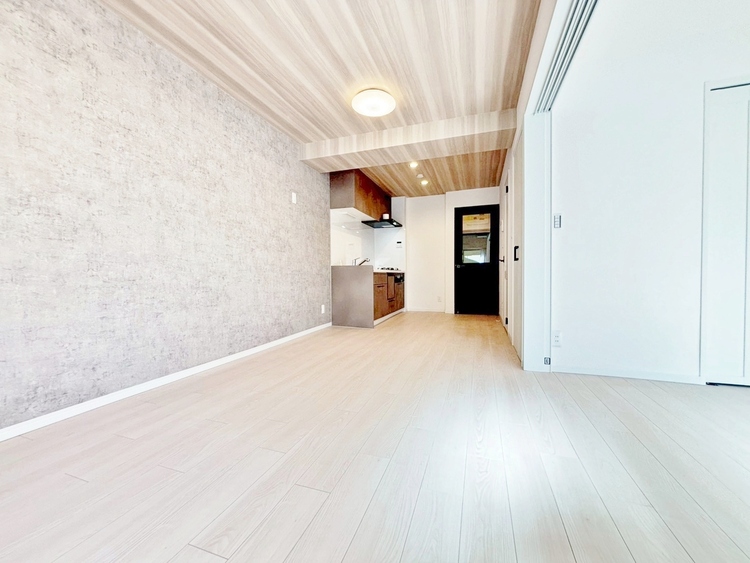 居間 飾り過ぎないシンプルな内装と偏り過ぎないデザインで統一しました。