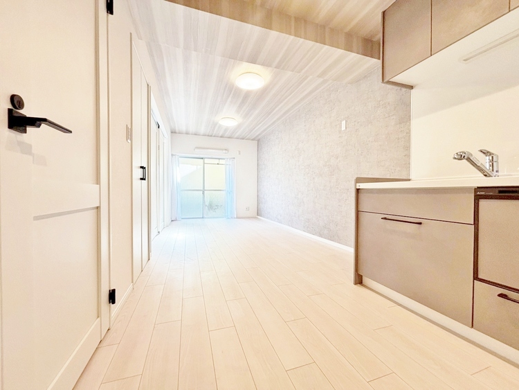 居間 快適に過ごす毎日を求めて、暮らしの中でご自身の「マイホーム」に創り上げてください。