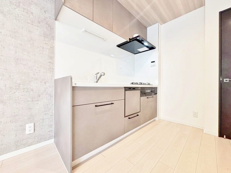 キッチン スマートな意匠と充実の機能を備えたキッチンが、暮らしにおいしい彩りを添えます。