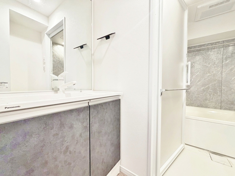 洗面 清潔感と心地よさを重視した、上質感漂うパウダールーム。