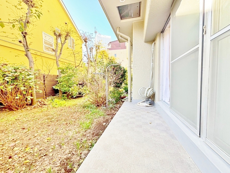 バルコニー 暮らしの中で、光と風を演出してくれるバルコニー。