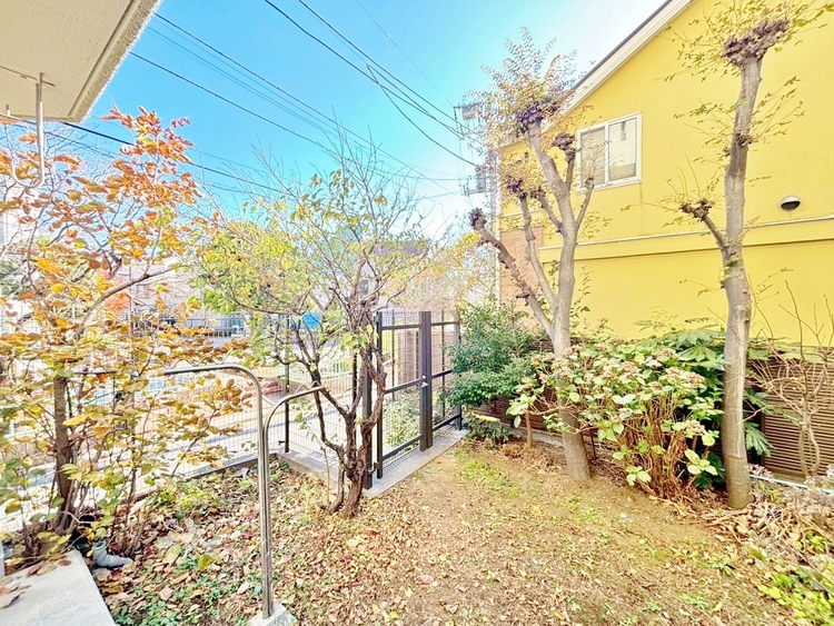 バルコニー 窓を開けると広がる青空。心をリフレッシュして日々を過ごしていきましょう。