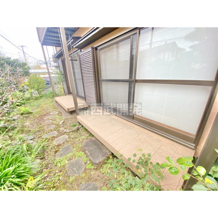 外観 南東側にある陽当たりの良いお庭です。