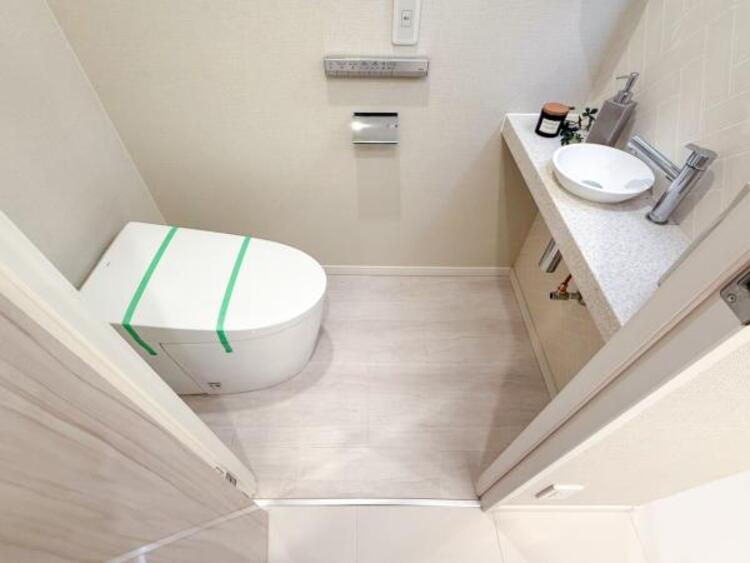 トイレ 清潔感溢れるトイレ。落ち着いた空間で安らぎのひとときをお過ごしいただけます。