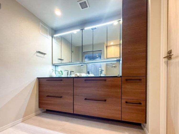 洗面 洗面台は２ボウルなので、忙しい朝でも安心です。