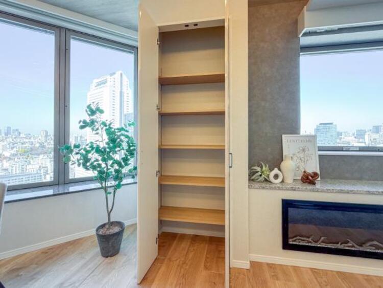 収納 リビングにある収納スペース。空間を効率的に利用し、一日の始まりと終わりを美しく演出します。