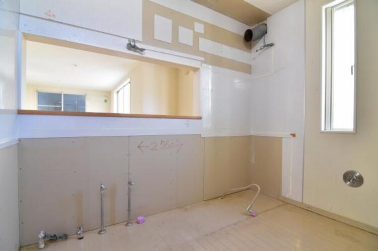 キッチン お気に入りのこの場所。いつもと変わらない週末のひととき。なんでもない朝の会話さえもとっておきの時間になります。