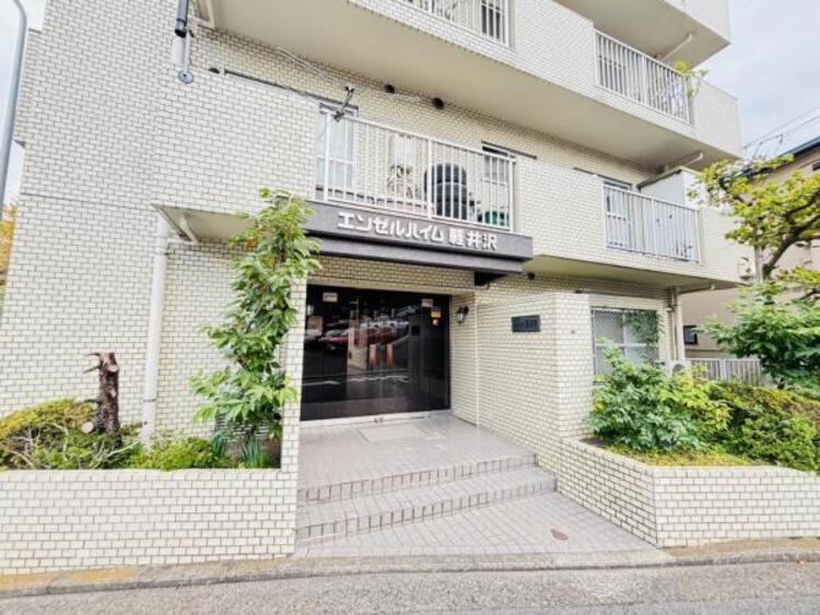 エントランス エントランスは、まさに顔となる場所。シンプルながらも格調高い雰囲気を漂わせて上質な空間。 