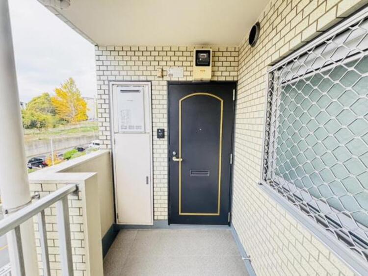 その他 一日の始まりと終わりはこちらの玄関から。今後ご家族の「行ってきます」「ただいま」が行き交う空間となるでしょう。 