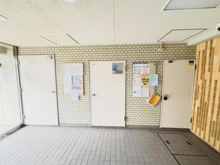 その他 管理が行き届いた清潔感のあるロビー。オートロックや防犯カメラも完備されており、マンションならではの防犯性の高さも住宅選びの大切な要素ですね。 