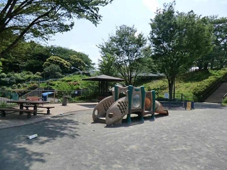 周辺 あたご公園	220m