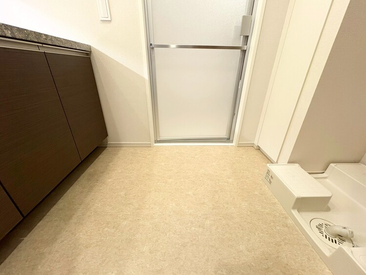 その他 十分な広さの脱衣所。