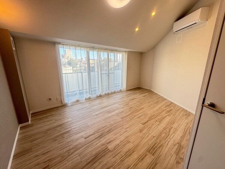 その他 清かで艶やかな時間をもたらしてくれる室内です。