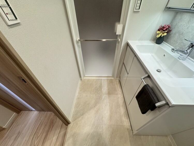 その他 十分な広さの脱衣所。