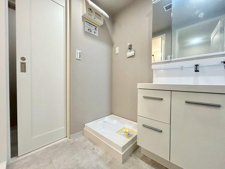 その他 十分な広さの脱衣所。