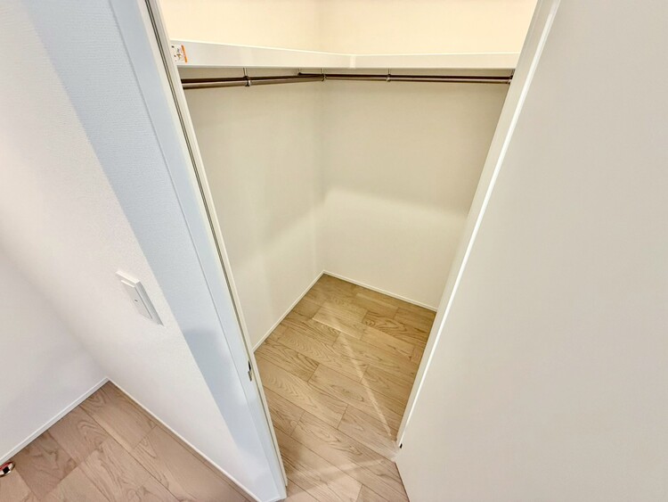 その他 収納スペースが付いていて、お部屋を広く使っていただけます。