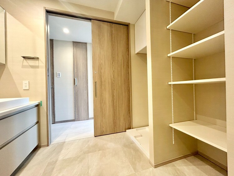 その他 十分な広さの脱衣所。
