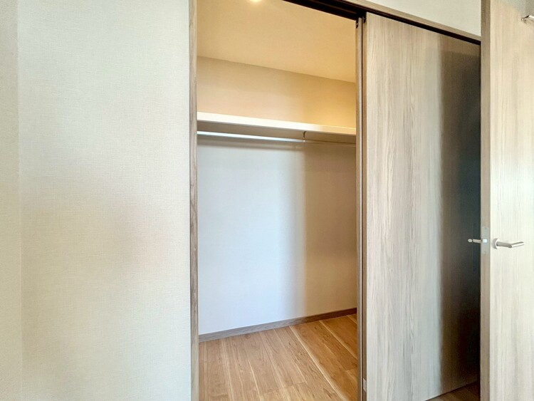 その他 収納スペースが付いていて、お部屋を広く使っていただけます。