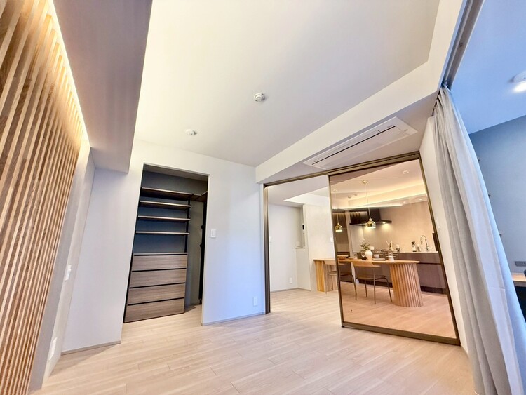 その他 清かで艶やかな時間をもたらしてくれる室内です。