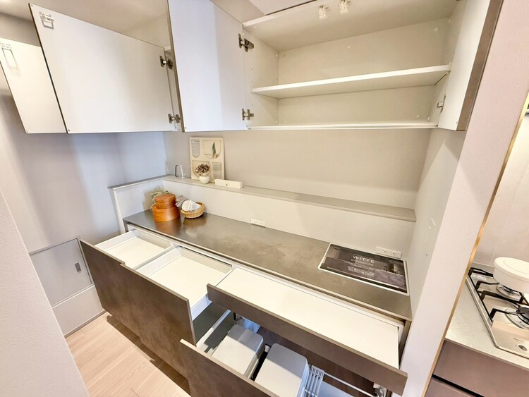 その他 家電やスーツケース、ストック品など何でも片付く嬉しい空間です。