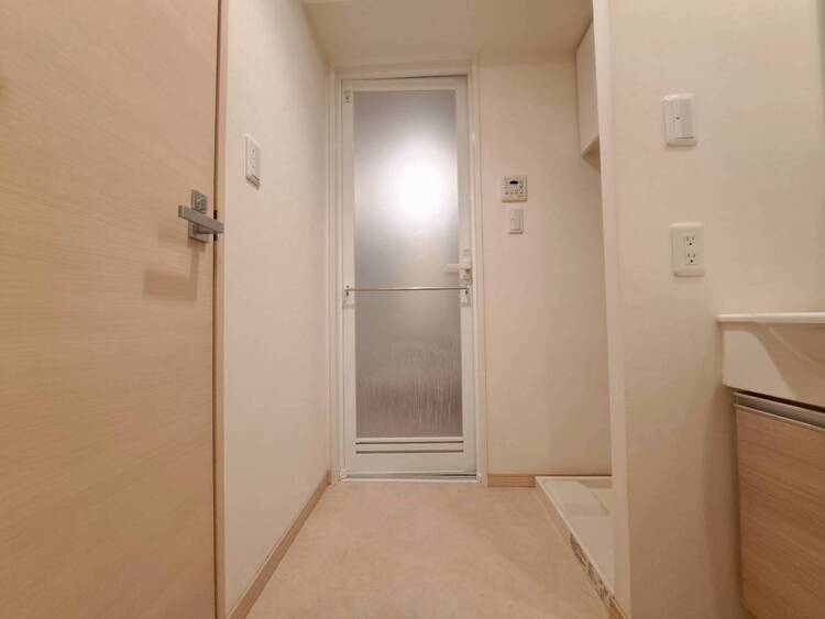 その他 十分な広さの脱衣所。