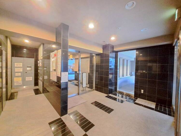 その他 上質感漂う玄関アプローチです。