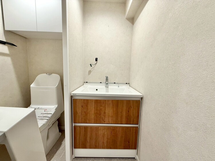 その他 清潔感を感じられる洗面化粧台。