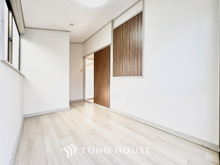 内装 ◆水面に映る◆紅葉を纏った山々を眺め、美しさのあまり感嘆のため息を漏らした事は無いだろうか。いつしか忘れかけていた自然の美しさと力強さを思い出させてくれる、そんな景色がここにもある。