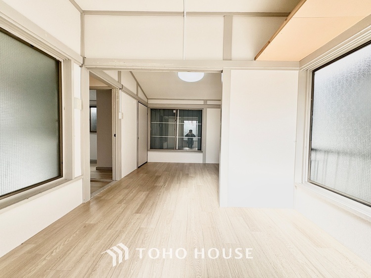 内装 ◆愛する人達◆との幸せな時間をここで楽しむ。耐震性、デザイン、そして対面キッチンを備えたユーティリティー。何も妥協しないライフスタイル。愛する家族を大切にする人達が住まう家。