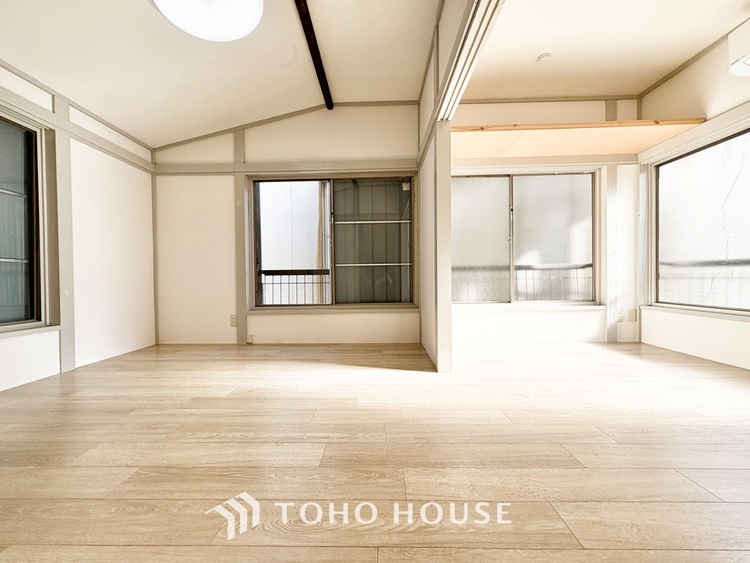 内装 ◆隠された美しさ◆流麗な音楽が流れているような繊細でいながら整然かつ堅牢なこの空間。この空間は確かに美しい。しかし、そこには美しさ以上のものが隠されている。