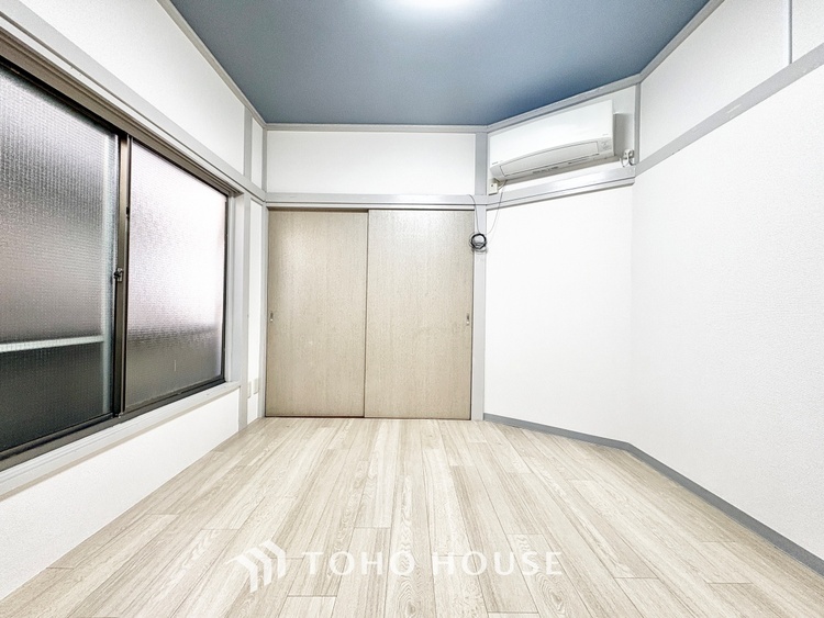 内装 ◆時を忘れる場所◆ここにはみんなが集い、食事と楽しい会話が始まる。話に夢中になりすぎて、ついつい時を忘れ夜半過ぎになってしまう。そんな束の間の幸せを感じさせてくれる場所でありたい。