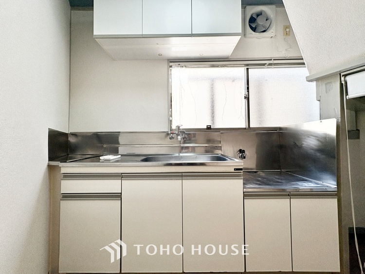 キッチン キッチンは家族の絆を育む大切な空間。シンプルで使い易いキッチンで愉しく作る料理は愛情のある美味しいご馳走に。