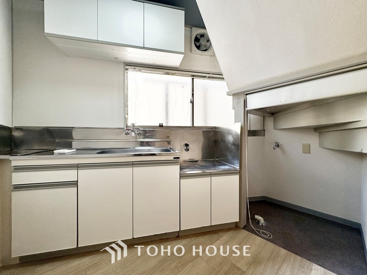 キッチン キッチンは家族の絆を育む大切な空間。シンプルで使い易いキッチンで愉しく作る料理は愛情のある美味しいご馳走に。