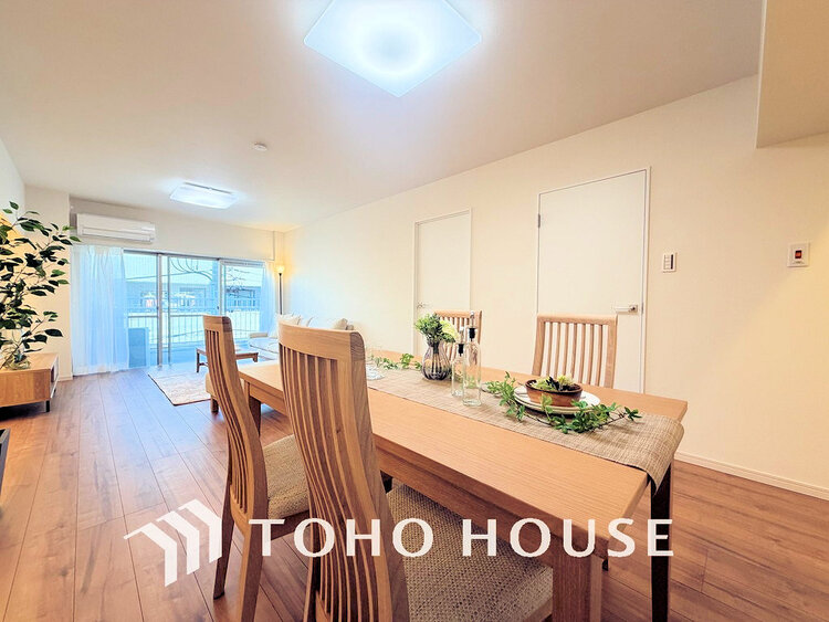 内装 家族みんなが爽やかに過ごせるように、光をたっぷり取り込んだLDK