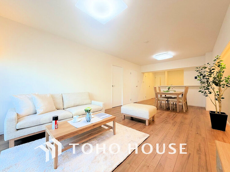 内装 上質な時間を育む暮らしのメインステージ。寛ぎとコミュニケーションを育む居心地のよい場所