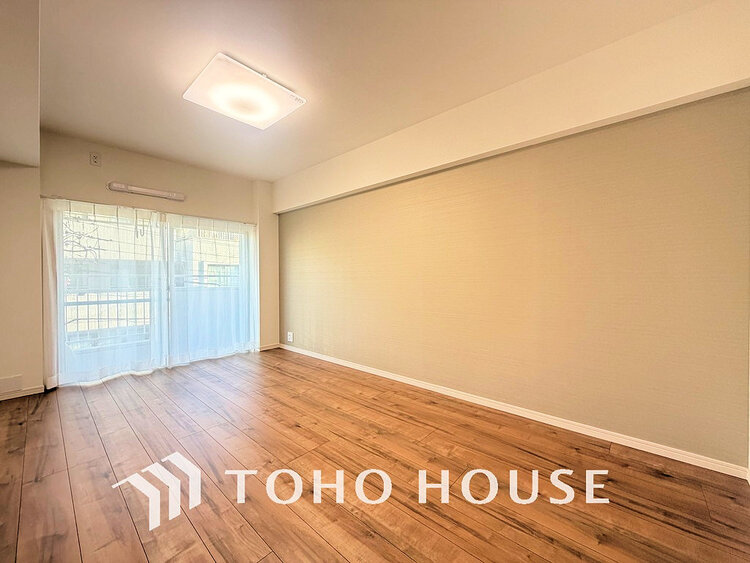 内装 採光もある洋室は、くつろぎのひと時を過ごすのにぴったり