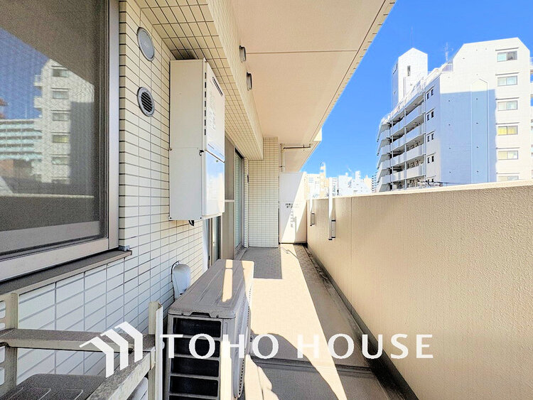 バルコニー 日当たりの良いバルコニーで晴れの日の洗濯物も楽しみになりますね