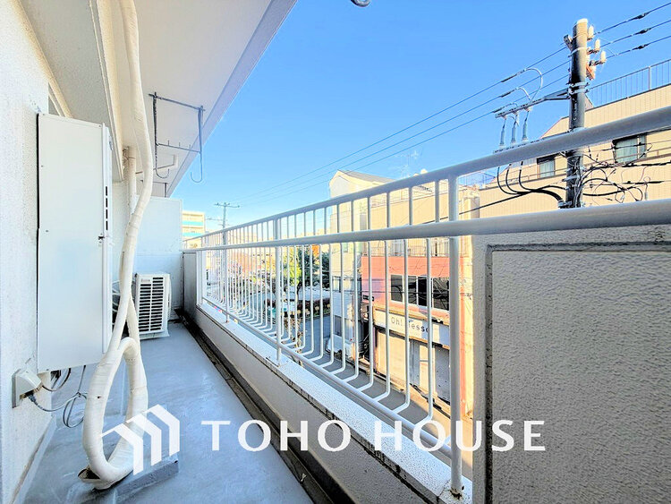 バルコニー 日当たりの良いバルコニーで晴れの日の洗濯物も楽しみになりますね