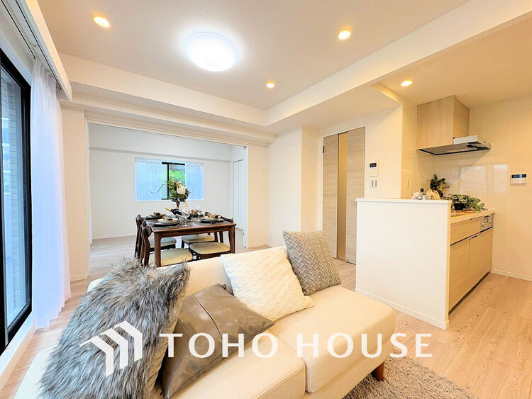 内装 上質な時間を育む暮らしのメインステージ。寛ぎとコミュニケーションを育む居心地のよい場所