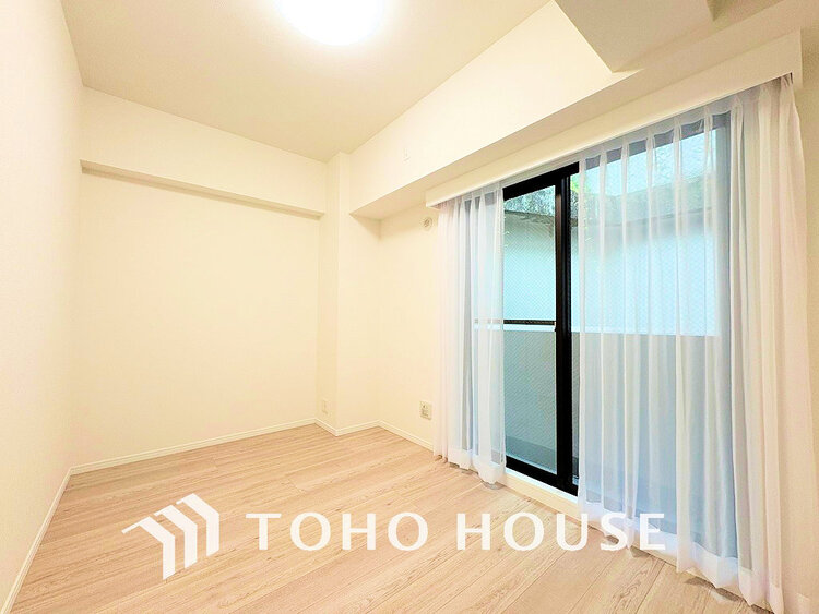 内装 採光もある洋室は、くつろぎのひと時を過ごすのにぴったり