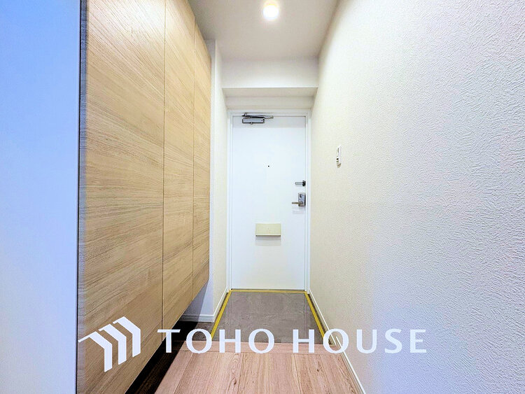 玄関 落ち着いた雰囲気の玄関、家族の帰りを暖かく迎えてくれます