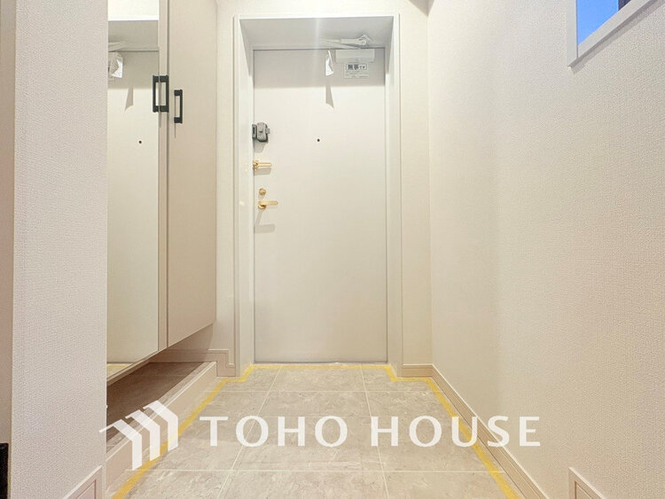 玄関 落ち着いた雰囲気の玄関、家族の帰りを暖かく迎えてくれます