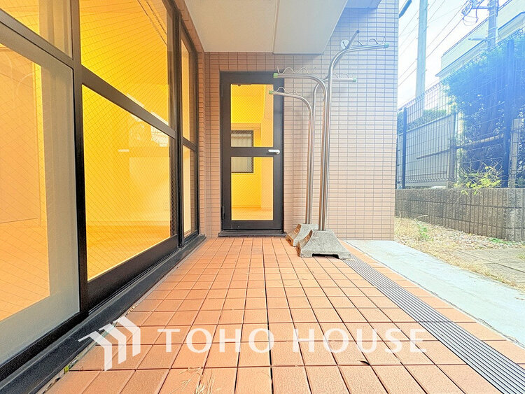 バルコニー 日当たりの良いバルコニーで晴れの日の洗濯物も楽しみになりますね