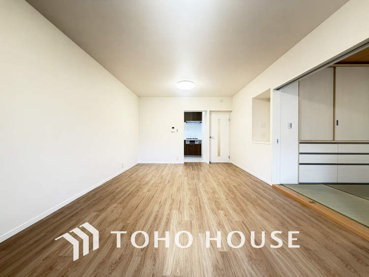 内装 広がりのある住空間、家族が集まるリビング・ダイニング