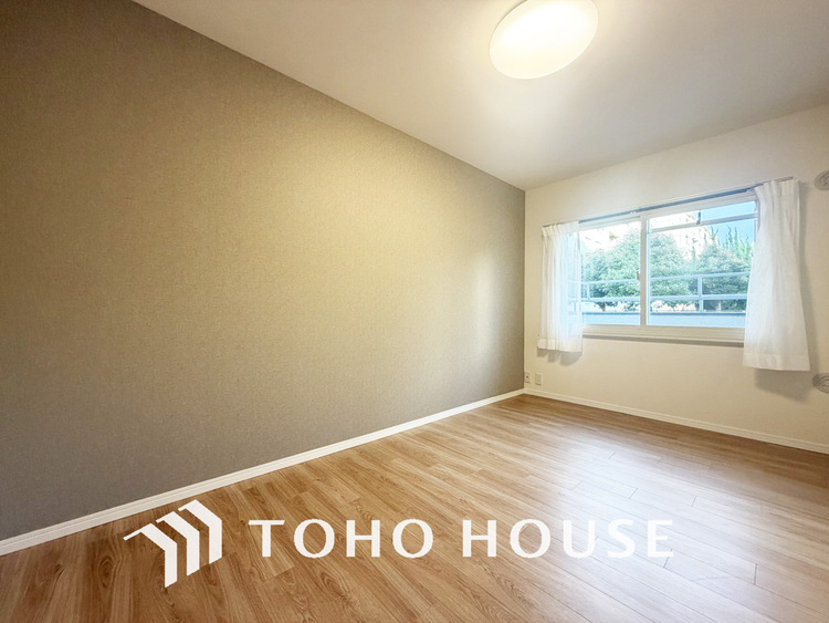 内装 採光もある洋室は、くつろぎのひと時を過ごすのにぴったり